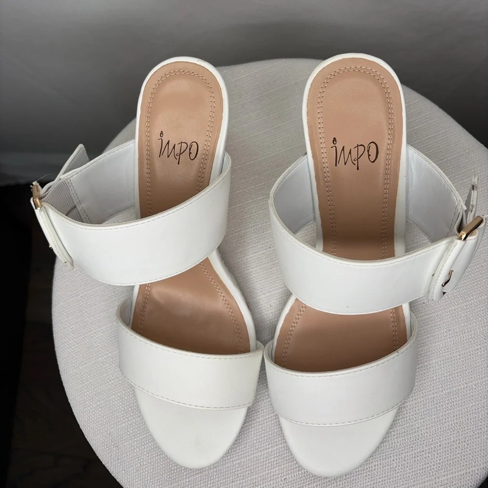 IMPO Vernette White Wedge Sandals Women’s Size 8 New(B96)”✨